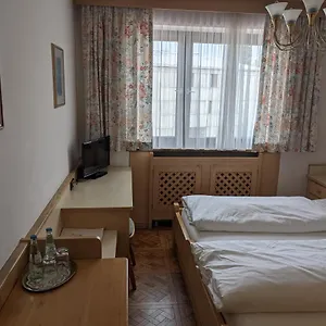Hotel Neuwirt, Zorneding