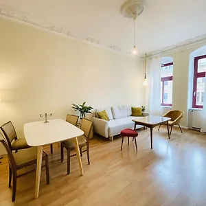  Apartment Stilvolle Altbauwohnung Am Rande Der Dresdner Neustadt Deutschland